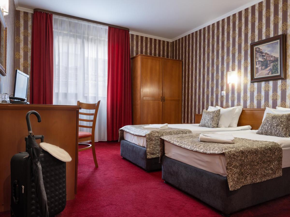 Real Hotel Veliko Tărnovo Esterno foto